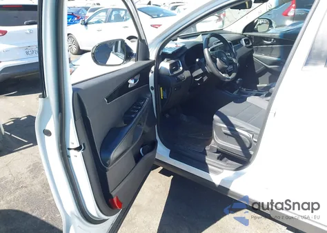 2016 Kia Sorento 2.4L Lx z USA, uszkodzony, nr VIN 5XYPG4A33GG115559